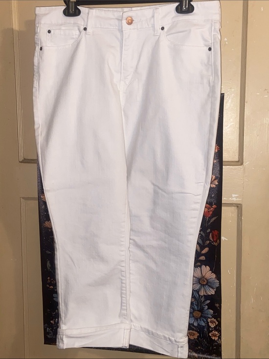 Signature by Levi Strauss Denim - LEVIS WHITE CAPRI JEANS Mid Rise EUC